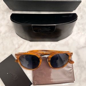 Barely-worn Persol PO3108S
Polarized Lenses–
Narrow Fitting